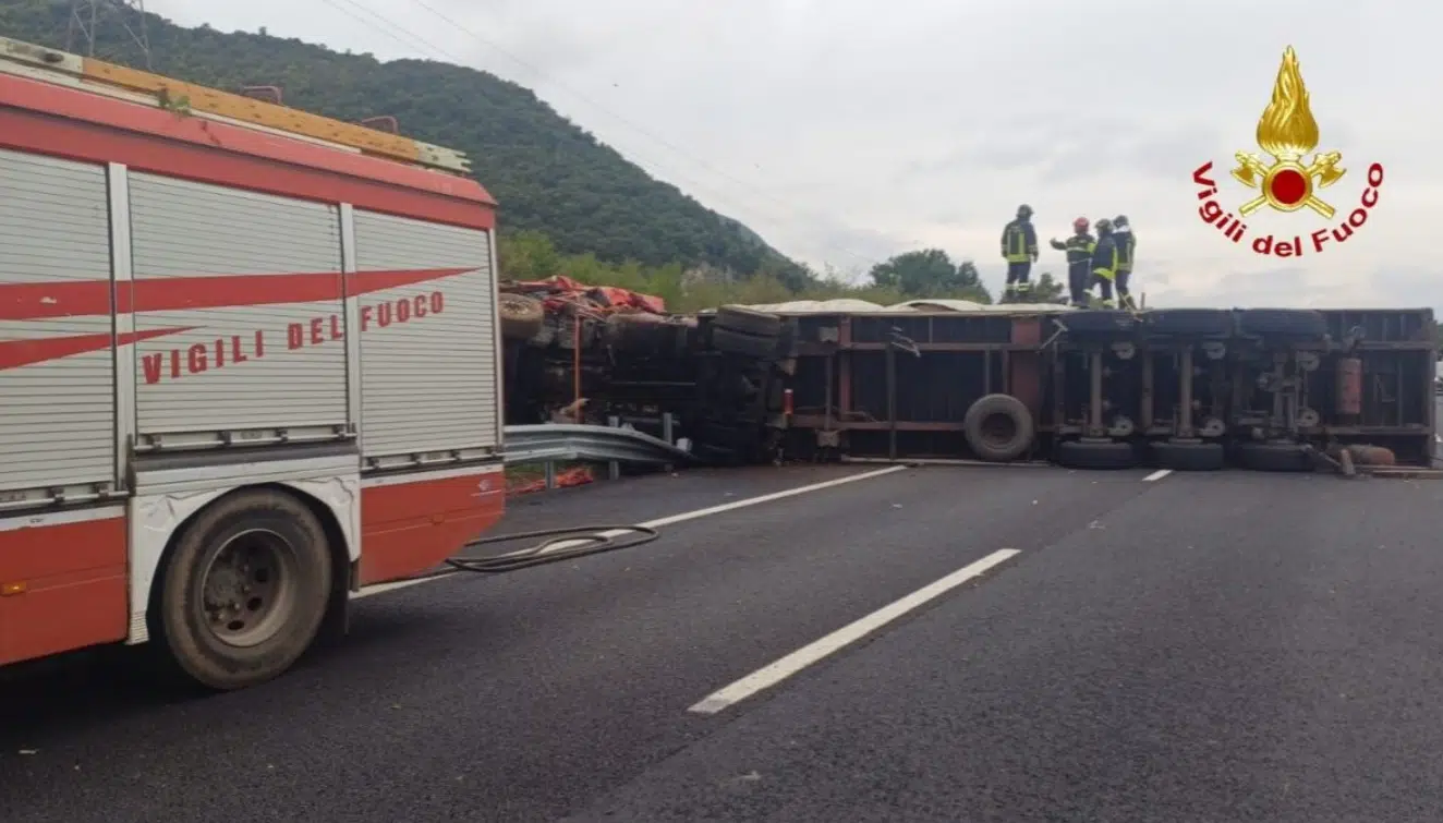 Incidente A1 tir ribalta Casertano morto conducente