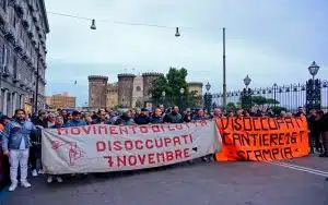 Disoccupati protestano sede Città Metropolitana Napoli