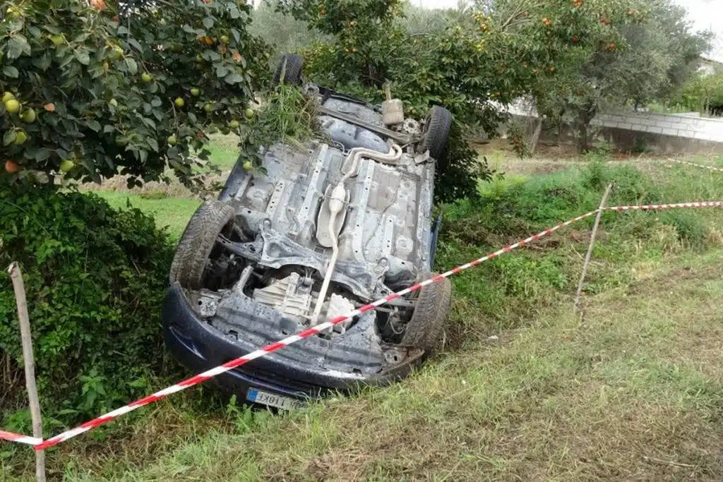 auto sbanda si ribalta ariano irpino ferite operatrici socio-sanitarie