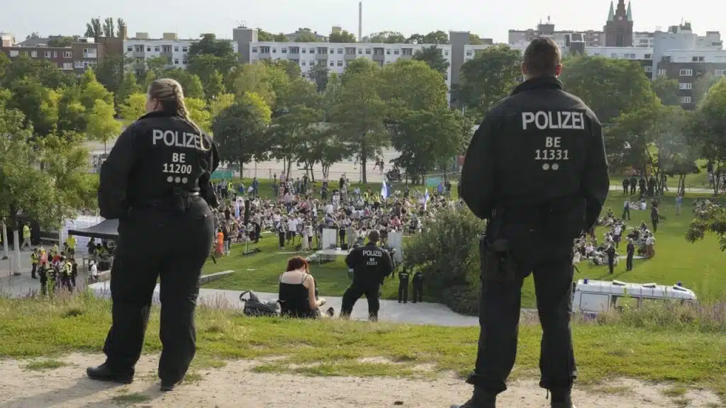 bomba zaino fuga berlino indagini 31 ottobre