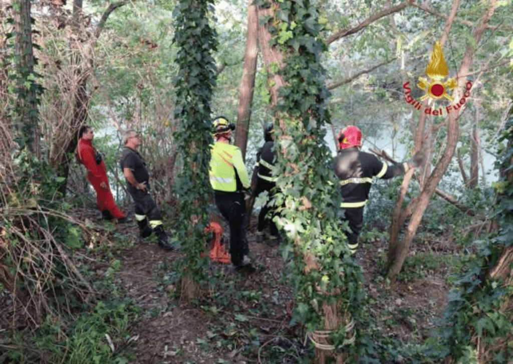 Vigili del fuoco di Salerno impegnati a Capua per il recupero del corpo di un 50enne