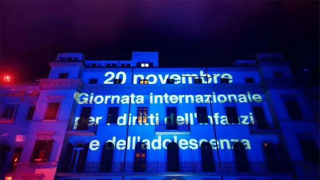 Giornata Mondiale Infanzia monumenti illuminano blu