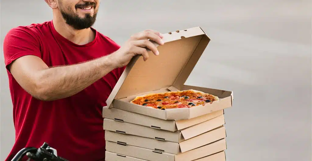 pomezia ordina pizza accoltella rider