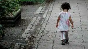 Bergamo, bimba di 3 anni vaga per le strade della città: una parente doveva accompagnarla all’asilo