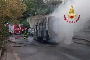 incendio autobus bambini salvati firenze