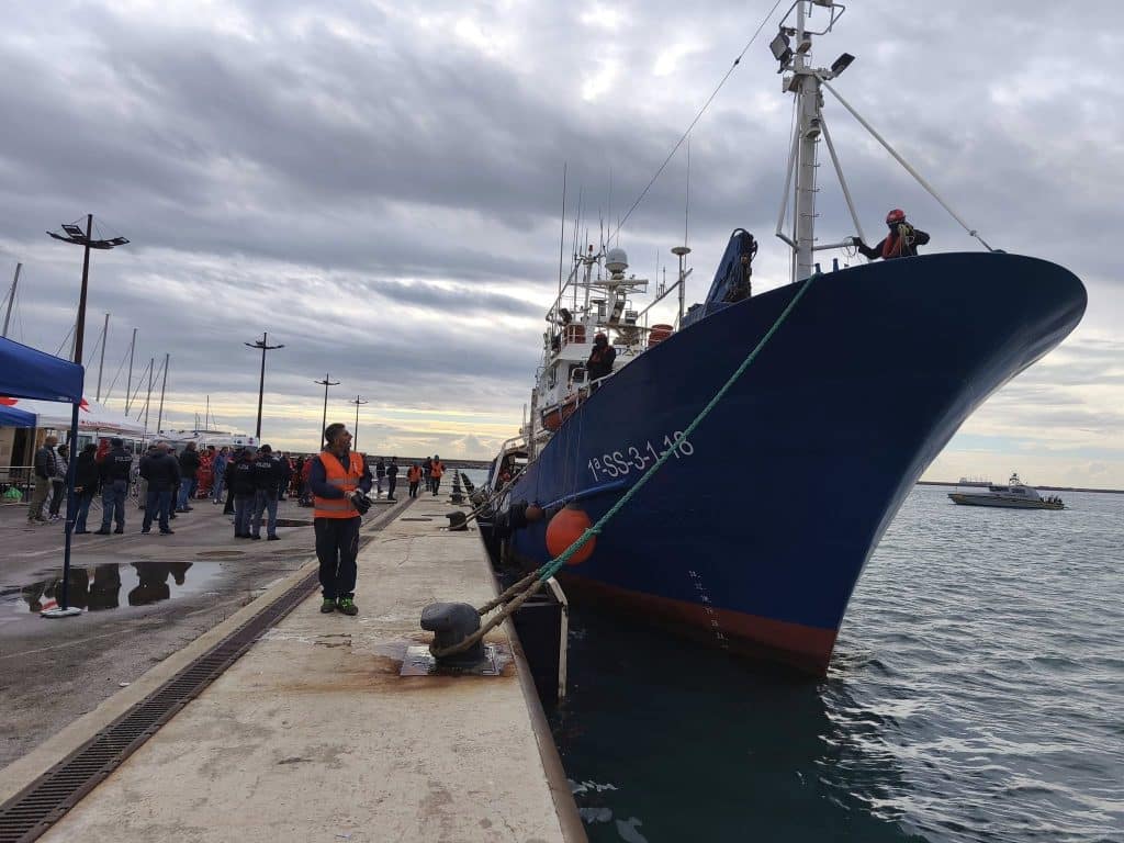 Salerno nuovo sbarco porto arrivati 33 migranti siriani