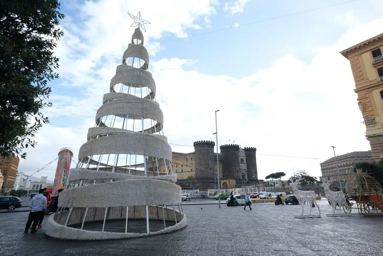 napoli albero natale accensione luci 2024