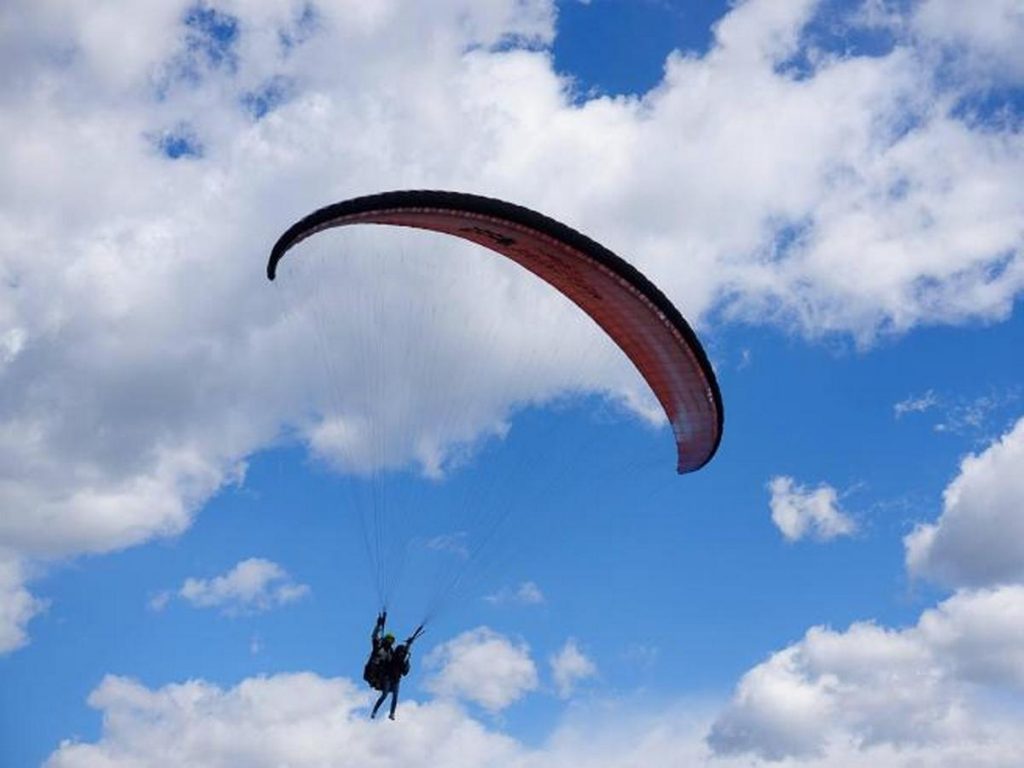 contro albero parapendio morto alto adige