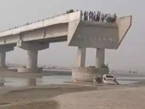 india-seguono-il-navigatore-e-precipitano-con-lauto-da-un-ponte-incompiuto-3-morti