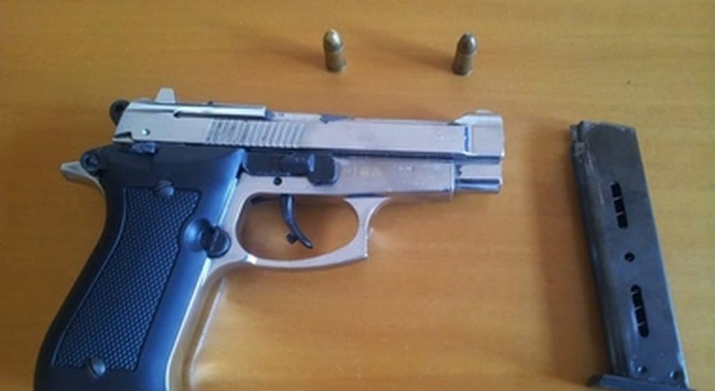 arresti brusciano droga pistola