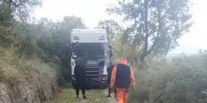 incidente caggiano navigatore camion resta bloccato