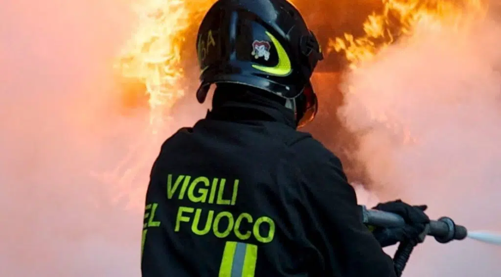 incendio scuola media giugliano identificati ragazzi