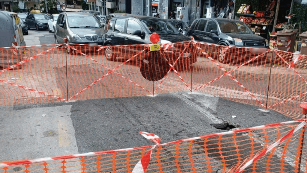 napoli crollo strada cosa è successo oggi 7 novembre