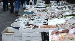 napoli sequestro cibo mercato vomero