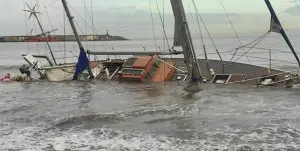 incidente castellammare stabia veliero arenato