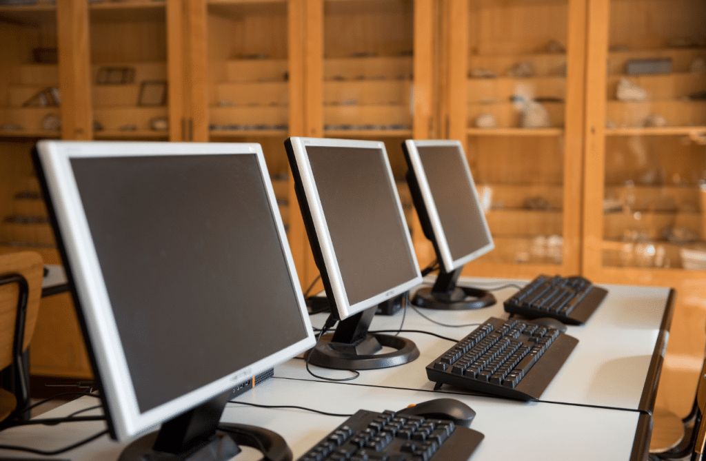 Sarno furto computer scuola