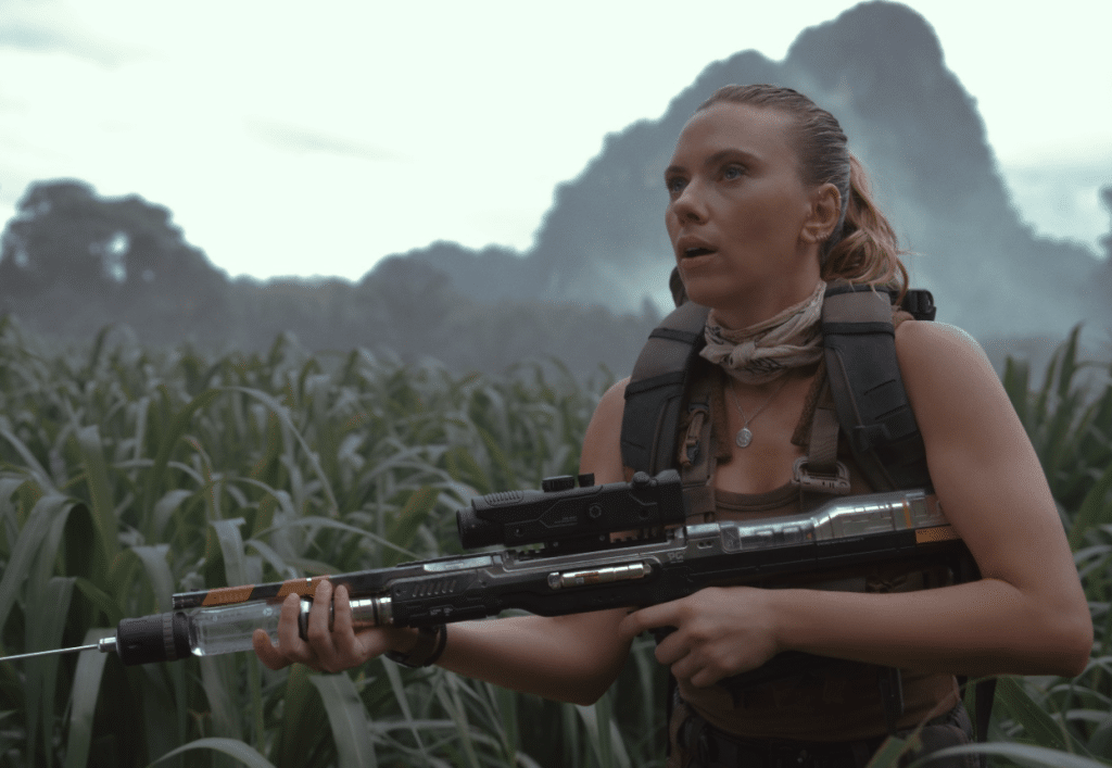 Jurassic World Scarlett Johansson armata immagine