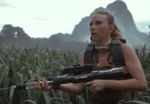 Jurassic World Scarlett Johansson armata immagine