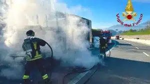 manocalzati incendio furgone autostrada a16