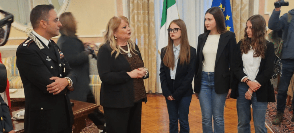 Avellino, premiate le studentesse che hanno restituito 15mila euro