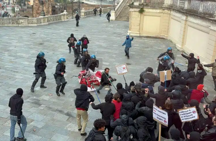 scontri polizia collettivi bologna