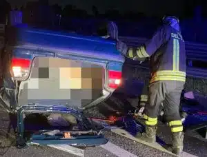 incidente-carinaro-ribalta-auto-evitare-cane