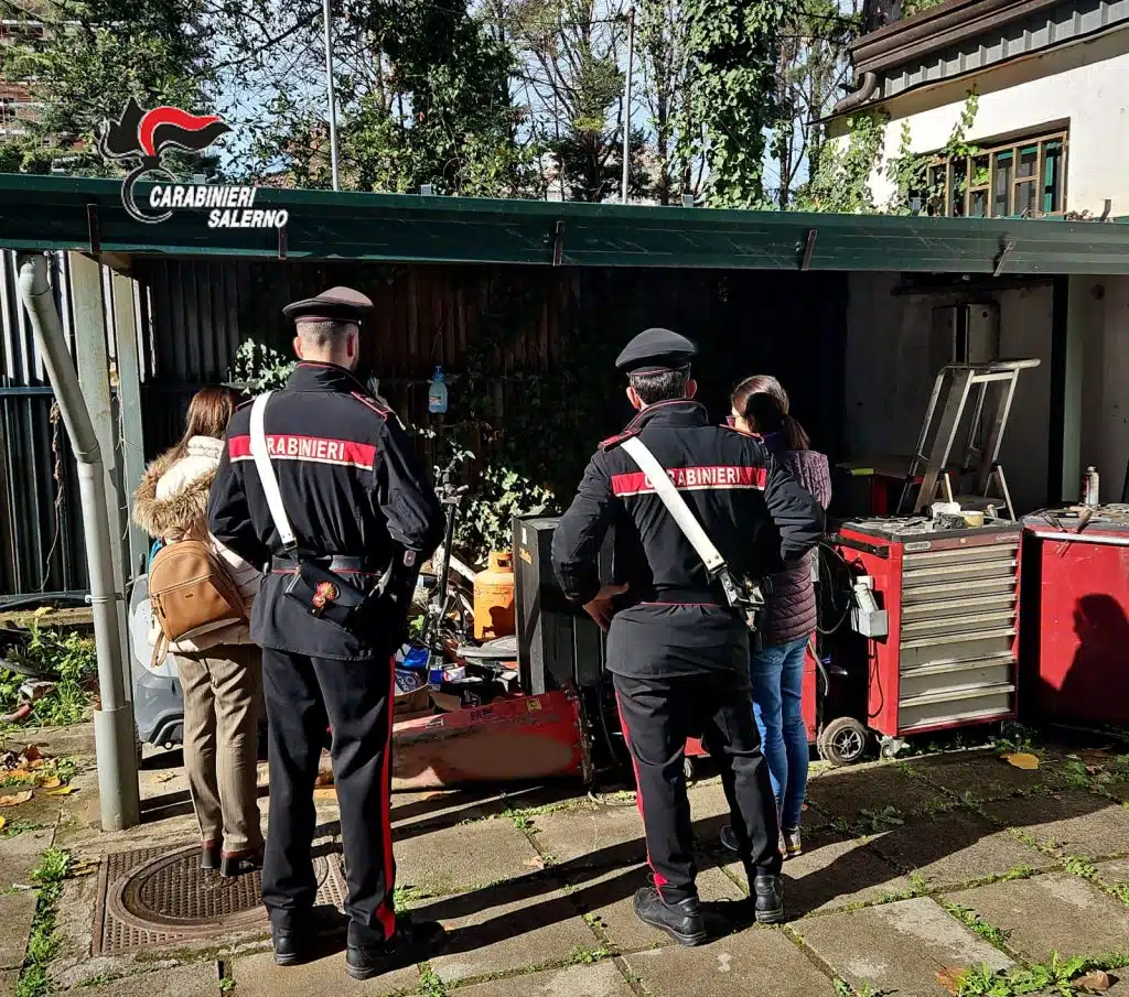 Pontecagnano carabinieri intercettano furgone refurtiva