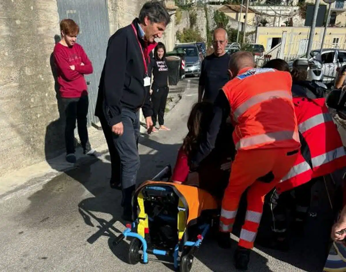 vietri sul mare donna investita camioncino