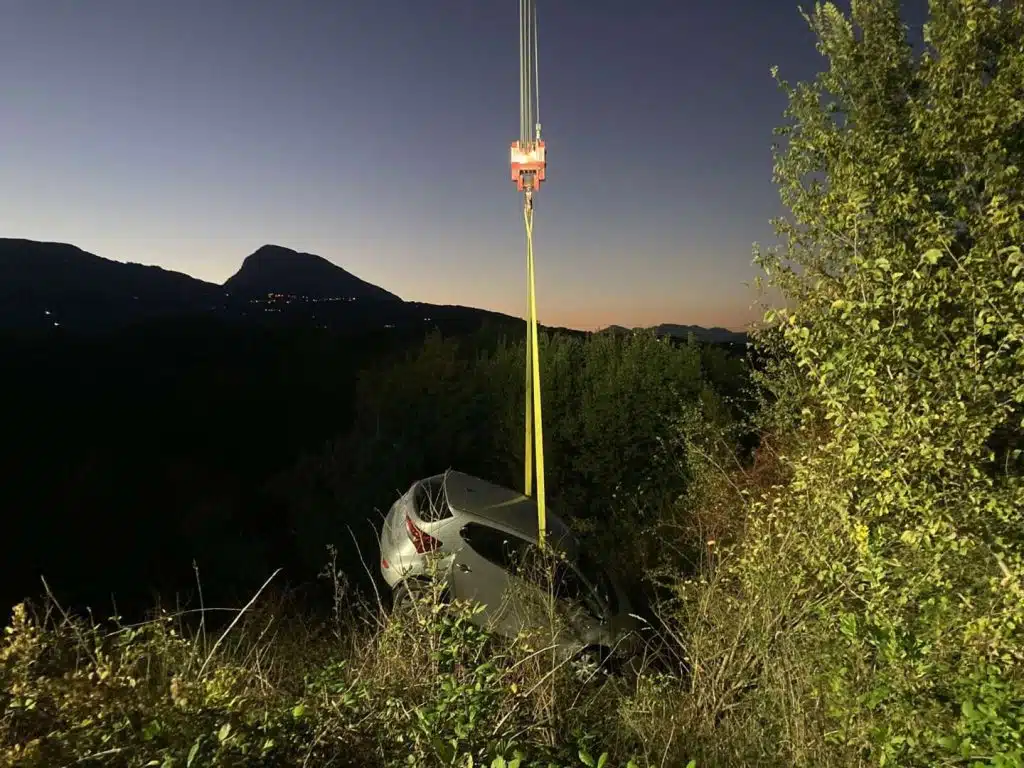 auto scarpata torrecuso oggi 3 novembre