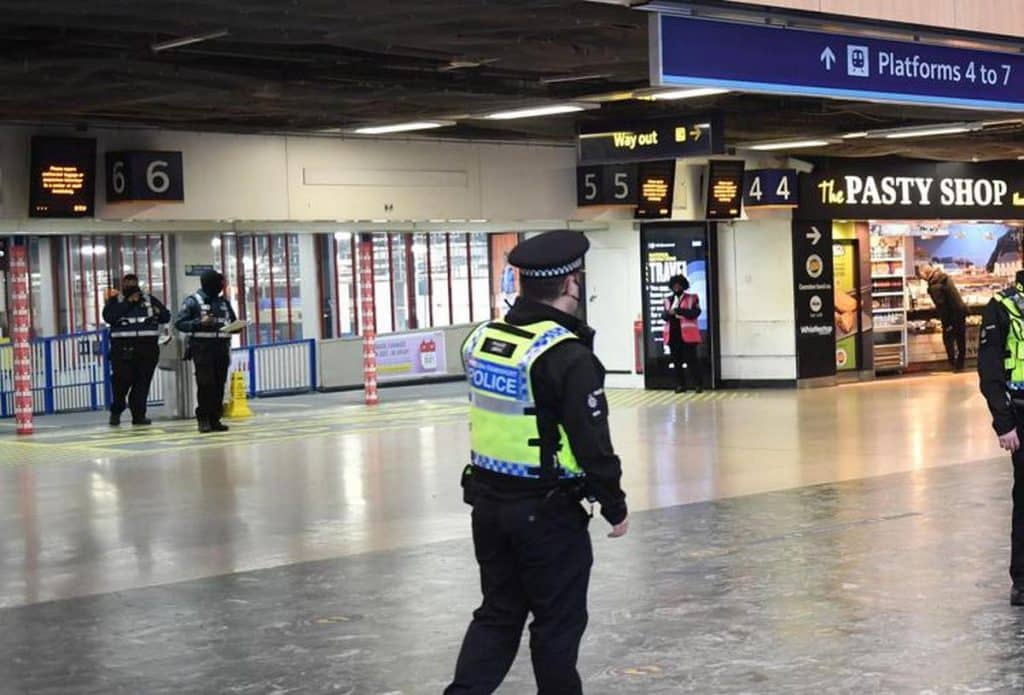 londra pacco sospetto stazione evacuata