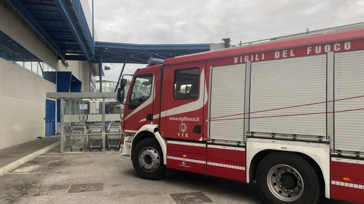 benevento incendio centro commerciale