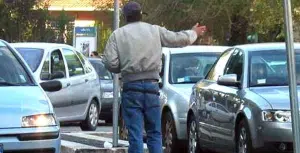 Napoli parcheggiatore abusivo arrestato estorsione