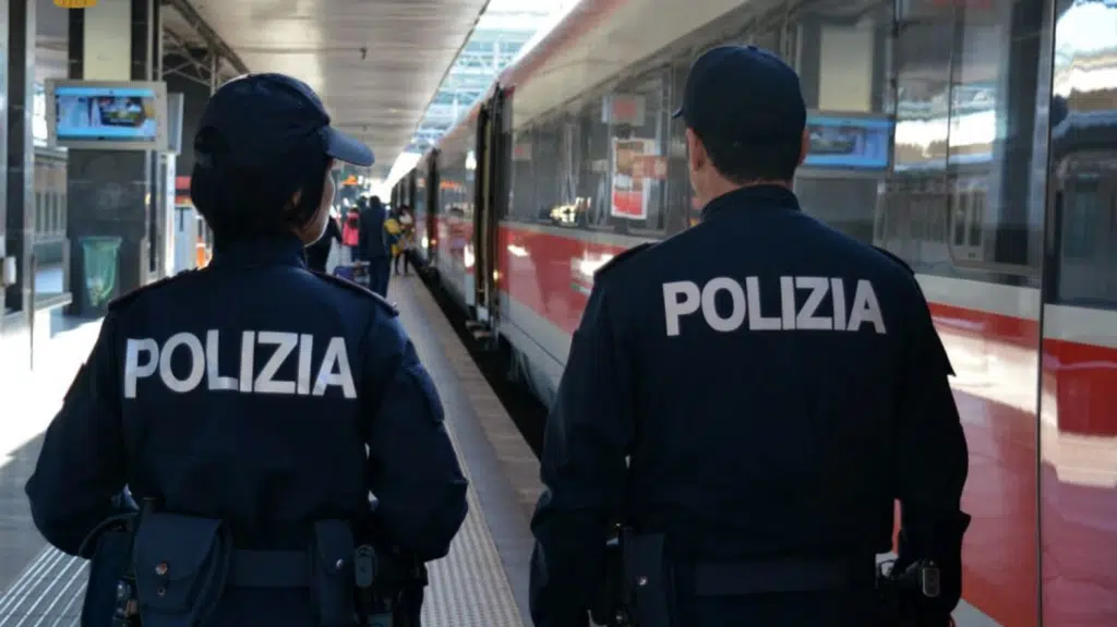 Arezzo capotreno aggredito passeggero senza biglietto