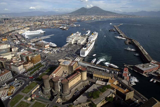 migranti nave porto napoli 5 novembre