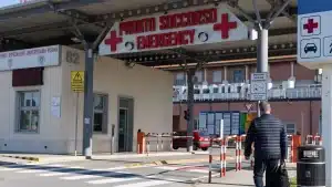 aggredito ospedale pisa morto