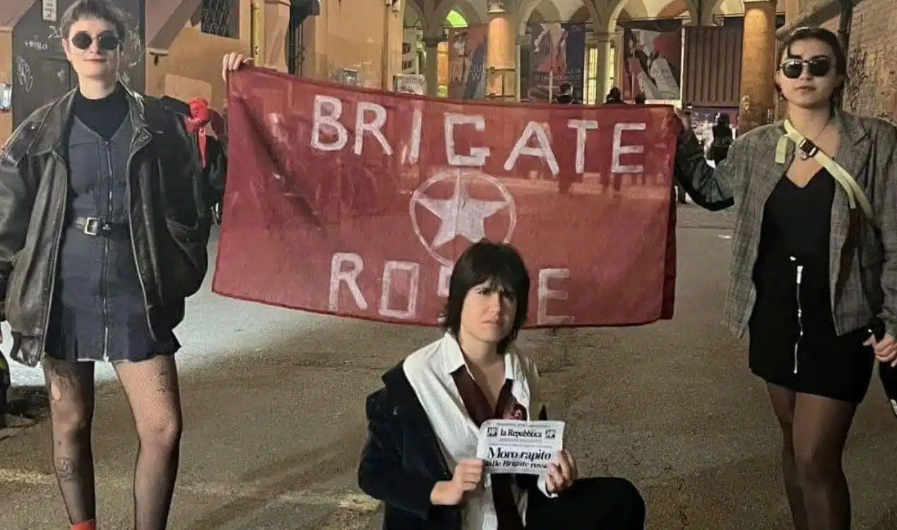 Bologna travestono rapimento Aldo Moro Halloween polemica