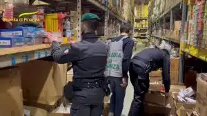 Bologna, sequestrati 100mila fuochi d’artificio in un magazzino