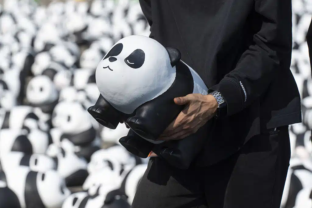 sculture panda aeroporto hong kong motivo