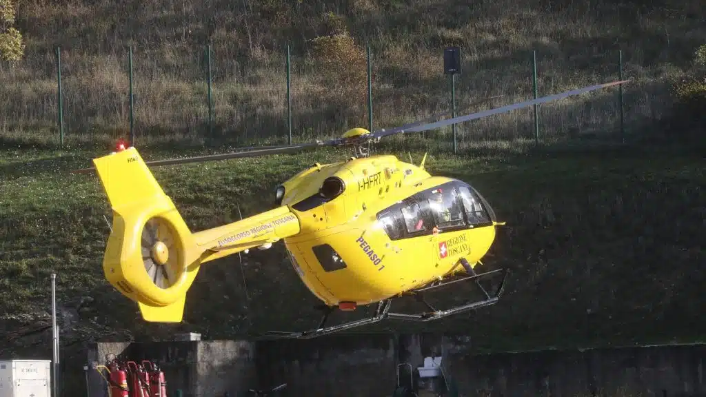 incidente massa carrara ambulanza morto 21 dicembre