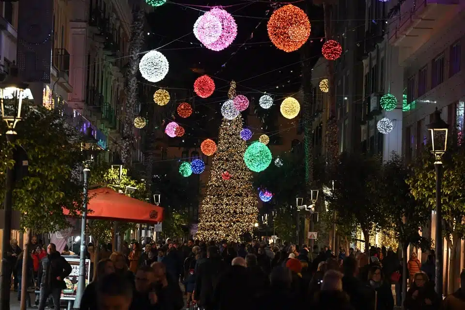 Salerno boom visitatori luci Artista weekend Immacolata