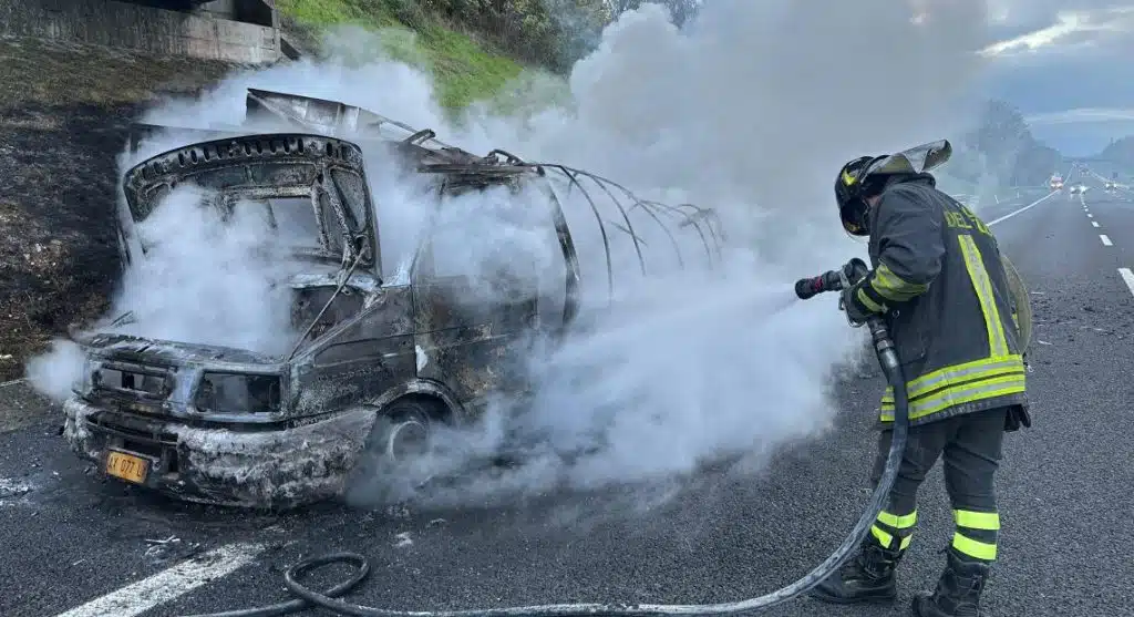 Teano furgone incendio vestiti oggi 1 dicembre