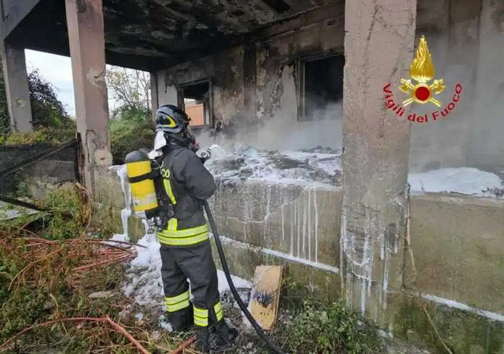 Incendio Scafati ex cotonificio distrutto fiamme