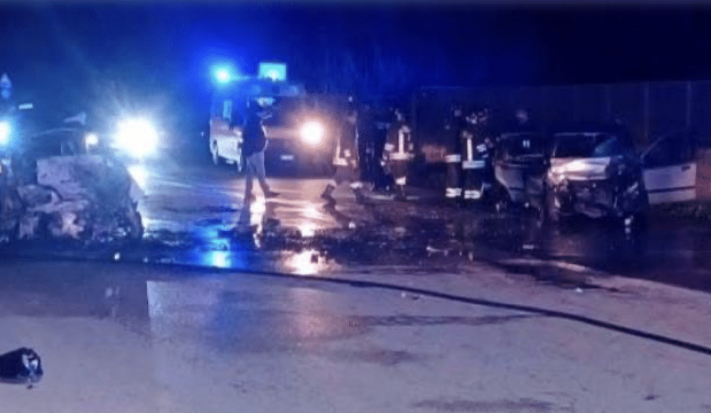 Incidente a Foggia, auto sperona ambulanza: morta una donna