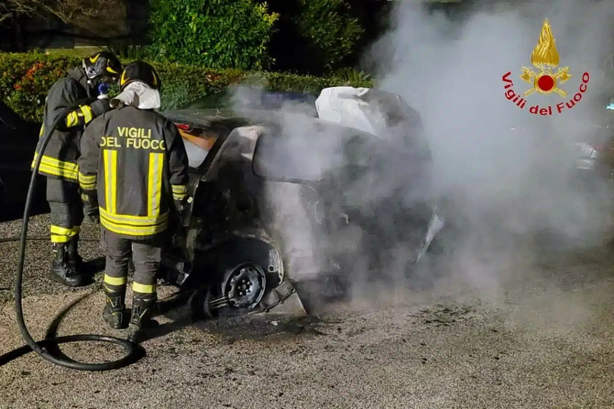 incendio mercogliano oggi 21 dicembre auto