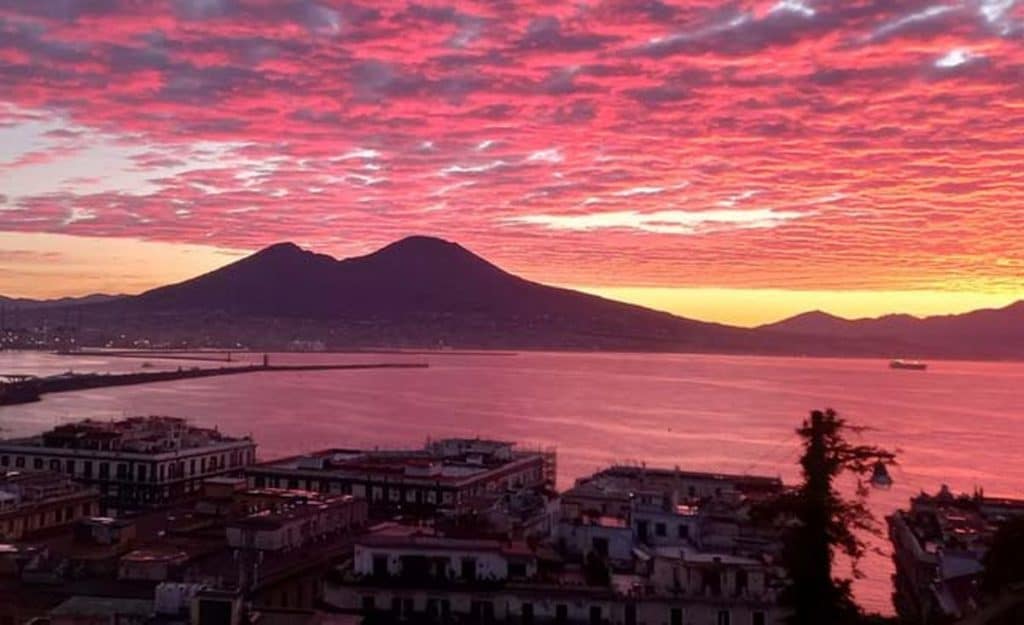 cielo rosa napoli perché significato 1 dicembre