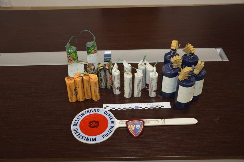 sequestro fuochi artificio illegali benevento denuncia