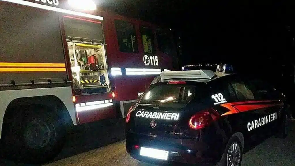 Incendio auto Capaccio Paestum