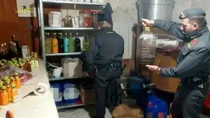 angri sequestro alcolici distilleria clandestina