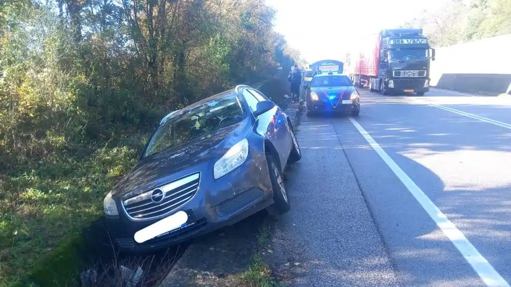 Incidente Solopaca auto cunetta Telesina