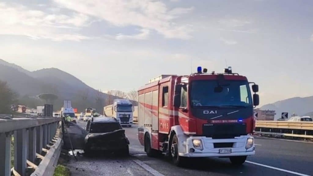 incendio auto mercato san severino autostrada a30